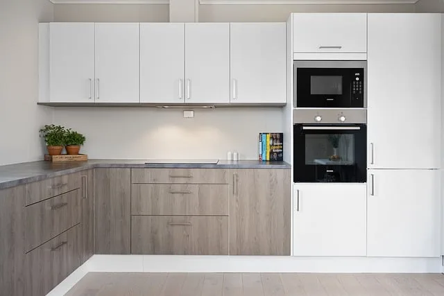 How to install kitchen cabinet doors evenly?